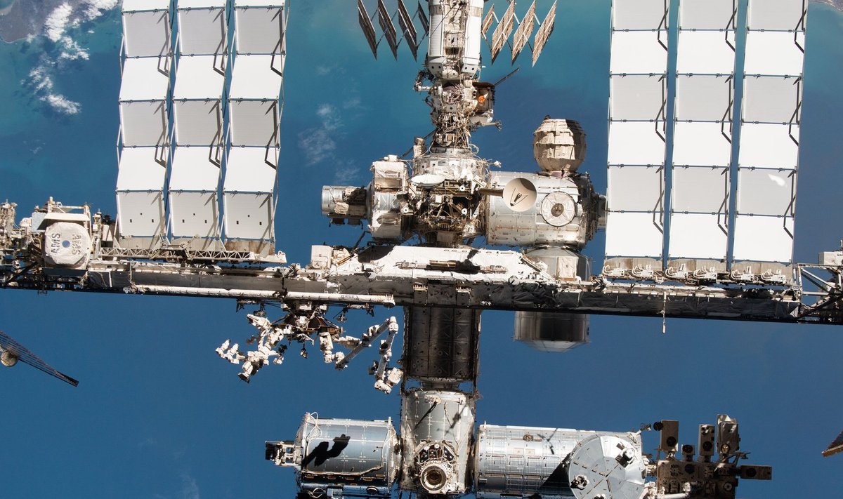 Tarptautinė kosminė stotis, nufotografuota Europos kosmoso agentūros astronauto Thomas Pesquet. https://www.flickr.com/photos/nasa2explore/sets/72157720187084178/