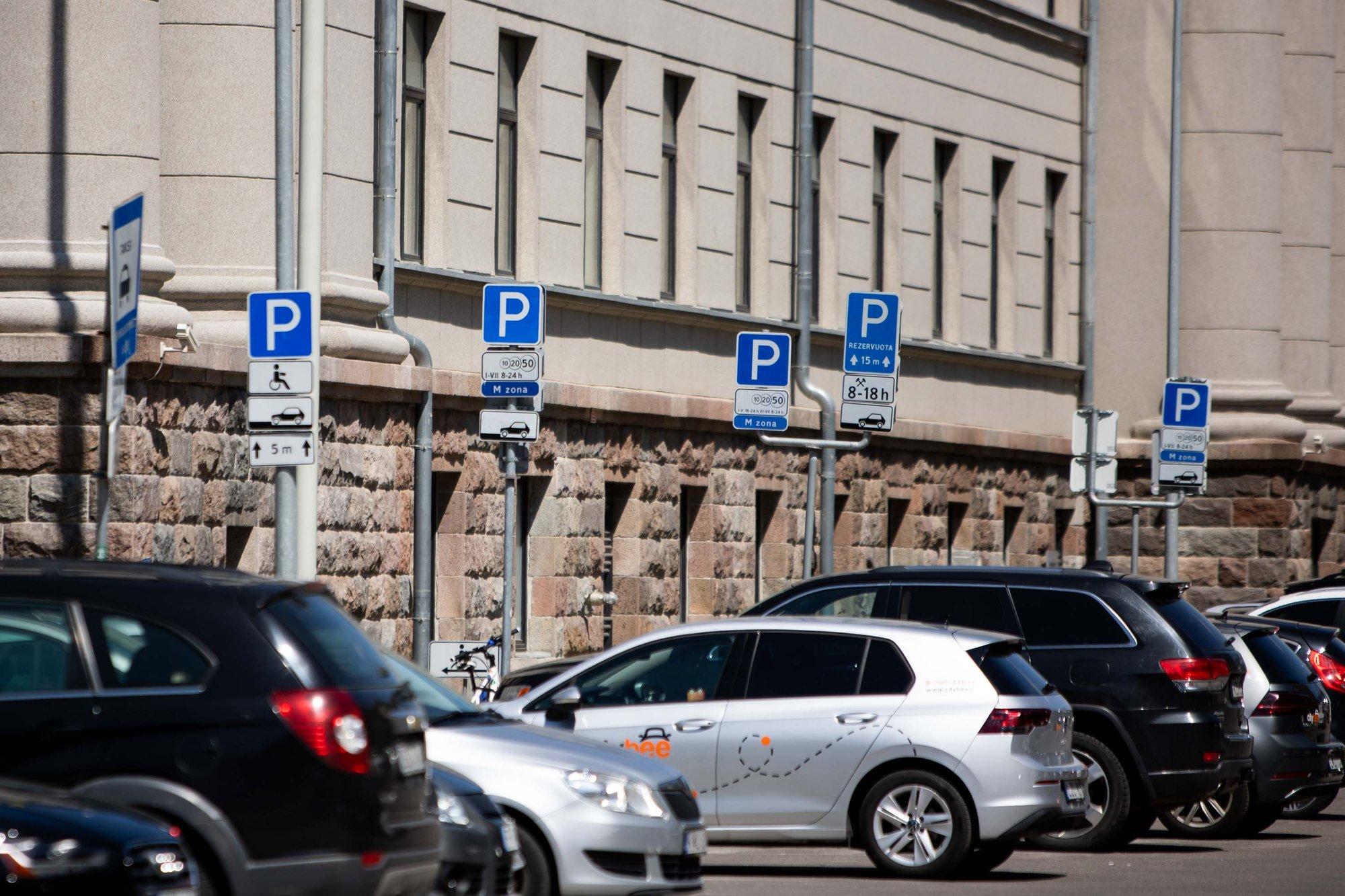 Former Mayor: Vilnius Plans To Double Parking Fees - Delfi EN