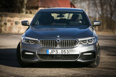 "BMW 5" vidutiniškai palengvėjo 100 kilogramų