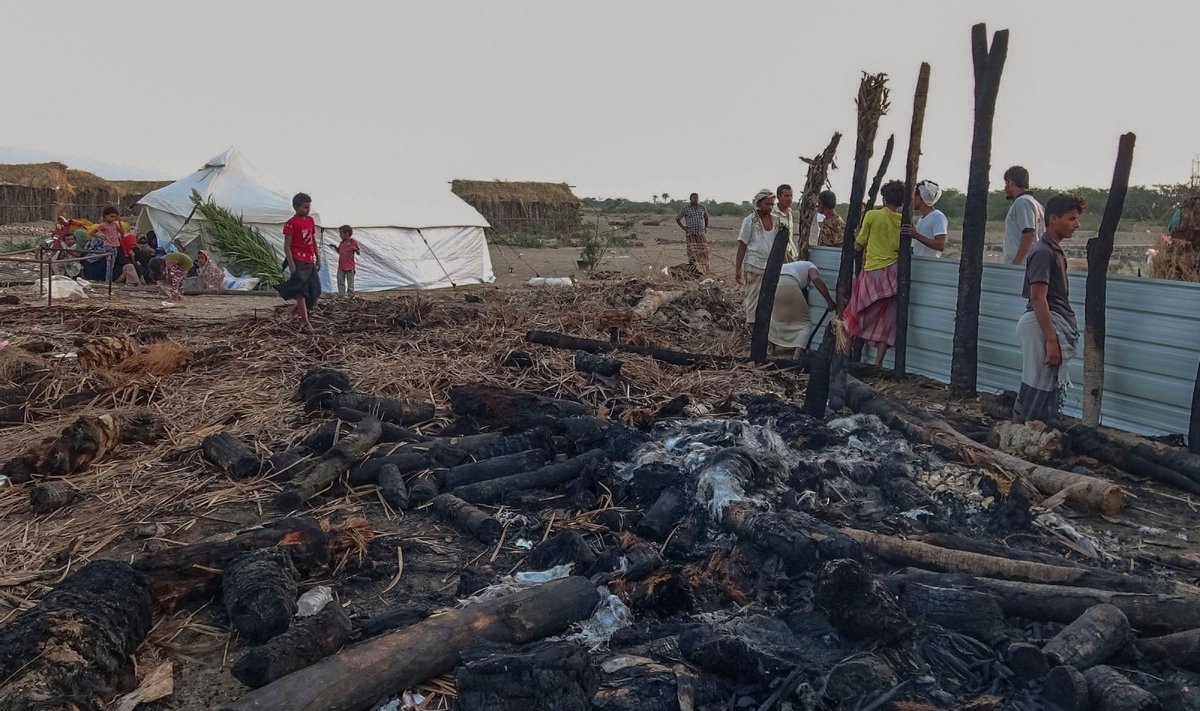 HRW: gaisrą Jemeno migrantų stovykloje sukėlė husių paleisti nenustatyti sviediniai