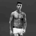 Internete išplitus nuogo J. Bieberio nuotraukoms, apie atlikėjo pasididžiavimą prabilo ir tėvas