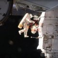 Į atvirą kosmosą išėjo astronautai: NASA tai lygina su širdies šuntavimo operacija