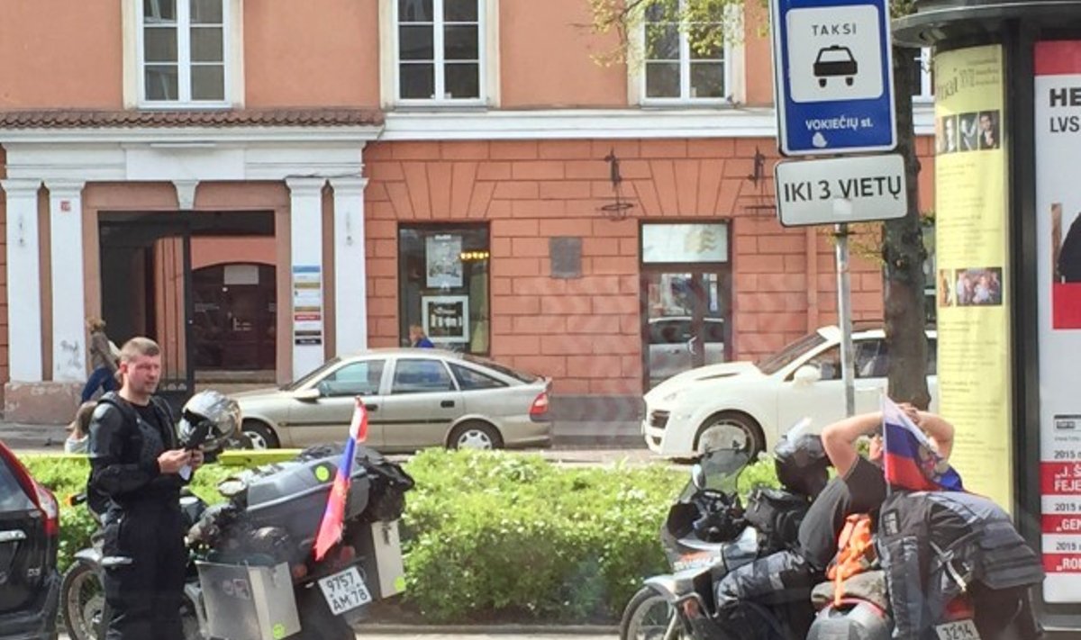 Vilniaus centre – Rusijos numeriais ir vėliavomis pasidabinę motociklininkai - 2