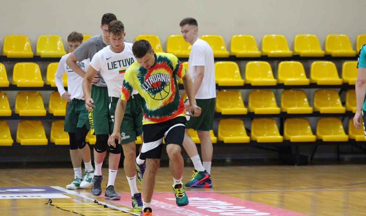 Lietuvos vyrų krepšinio rinktinės stovykloje – individualus dėmesys krepšininkams ir jų sveikatai 