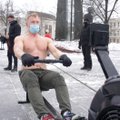 Šaltyje prie Vyriausybės – entuziastų treniruotė prašant leidimo sportuoti viduje