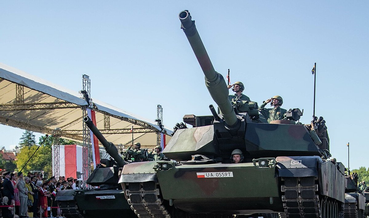 Lenkų tankai Abrams kariniame parade