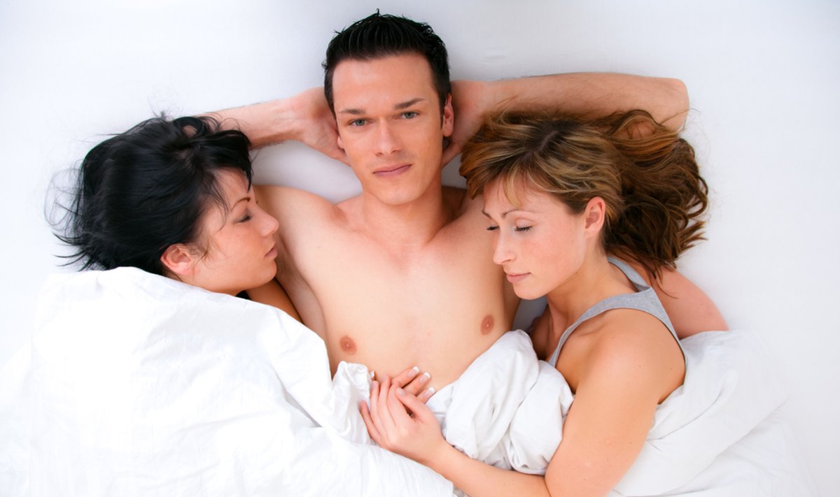 Секс втроем: зачем женщине в постели конкурентка - Delfi RU