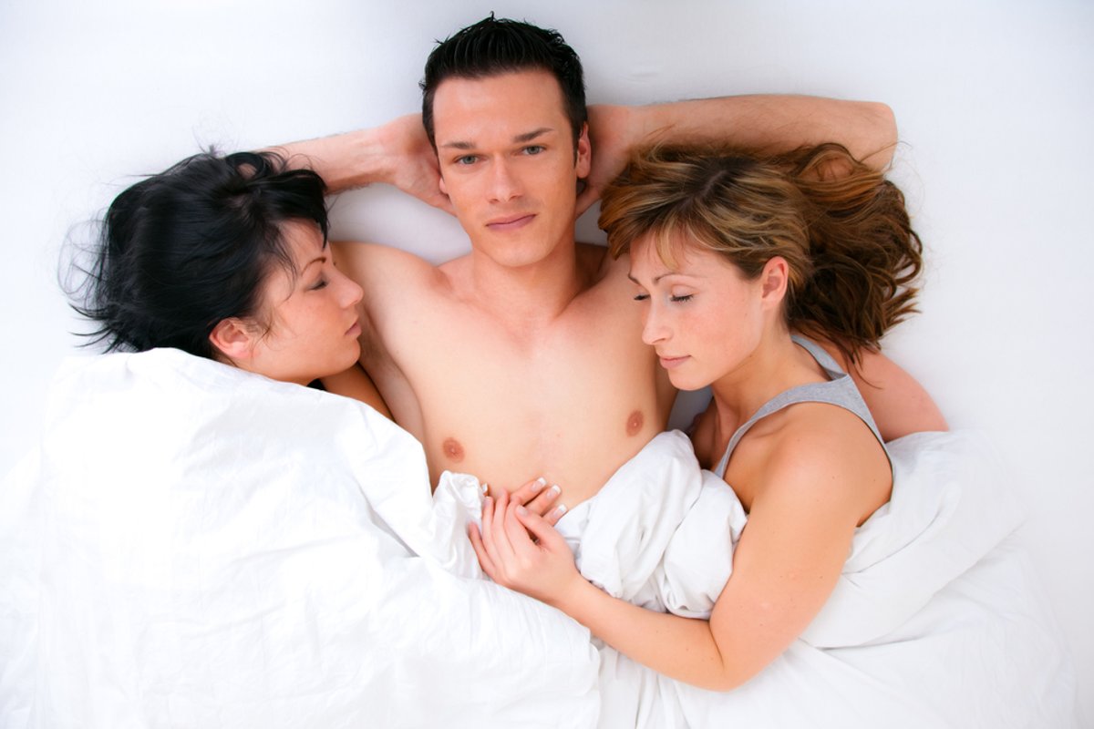 Секс втроем: зачем женщине в постели конкурентка - Delfi RU