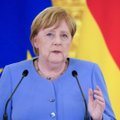 Merkel: reikia toliau kalbėtis su Talibanu, kad būtų galima išvežti daugiau žmonių