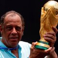 Mirė Brazilijos futbolo legenda Carlosas Alberto