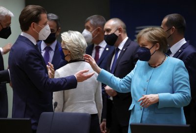 Sebastianas Kurzas, Angela Merkel