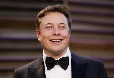 Elonas Muskas nori, kad elektromobilių padaugėtų - jis dalijasi patentų paslaptimis