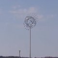 Alytaus rajone – iš Kinijos atkeliavusi unikali skulptūra: kompozicija kuriama pasitelkiant vėjo energiją