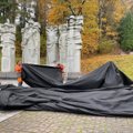 Antakalnio kapinėse pradedamas ardyti paminklas sovietų kariams