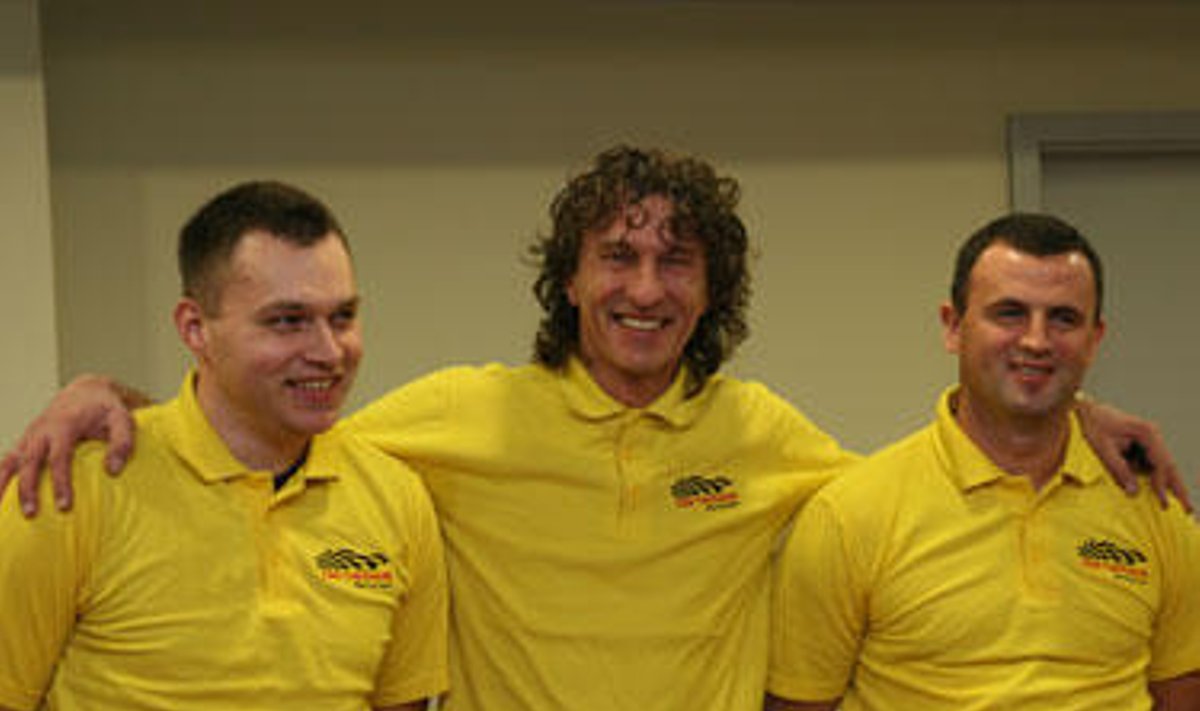 "Oktanas Racing Team" komanda: ekipos vadovas T. Puodžiūnas ir lenktynininkai E. Dapšas bei N. Dagilis