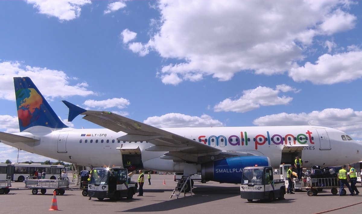  „Small Planet Airlines“ lėktuvas