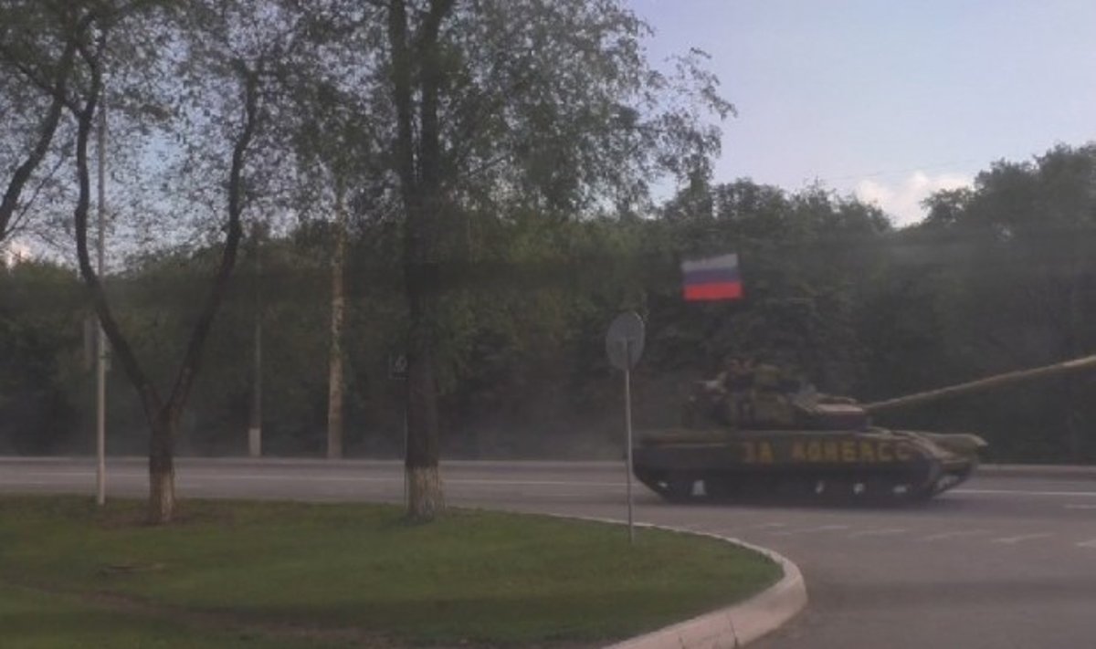Praneša Luhansko srityje pastebėję Rusijos karinės technikos koloną