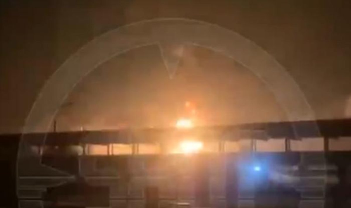 Dronas sukėlė gaisrą Rusijos naftos perdirbimo gamykloje Rusijoje