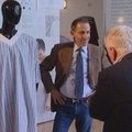 Garsus dizaineris sukūrė drabužius ligoninių pacientams