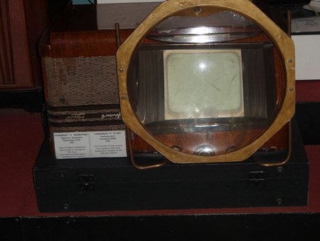 Televizorius "Leningrad" su savadarbiu didinimo stiklu (V. Galino nuotr.)