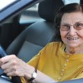 Mokytis vairuoti niekada nevėlu: vairuotojo pažymėjimą gavo ir 79 m. moteris
