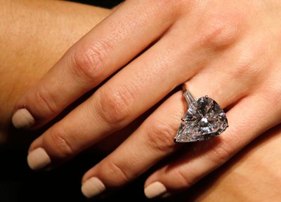 Sužadėtuvių žiedas su deimantu