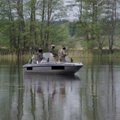 Iš nacionalinio parko ežerų aplinkosaugininkai „išžvejojo“ 15 motorinių valčių