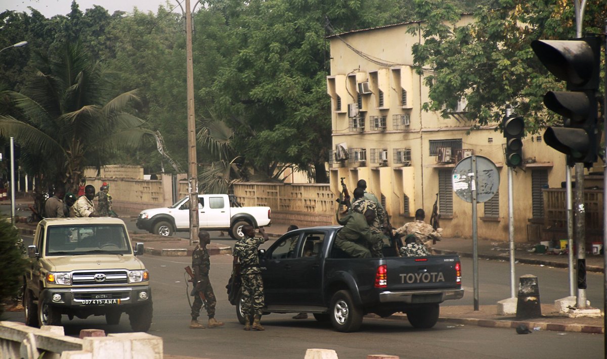 Malio kareiviai skelbia perėmę valdžią