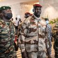 Gvinėjos perversmo lyderis prisaikdintas laikinuoju prezidentu