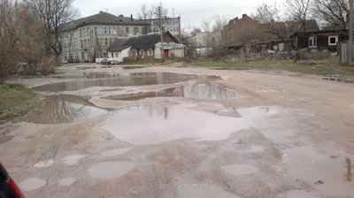 Daugėliškio gatvė po lietaus, Vilniaus centre, keli šimtai metrų nuo savivaldybės. 