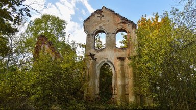 Lobių ieškotojus traukęs dvaras virto vaiduokliu: nepripažintas paveldu tapo griuvėsiais