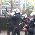Europoje ir JAV nesiliauja protestai prieš Covid-19 ribojimus