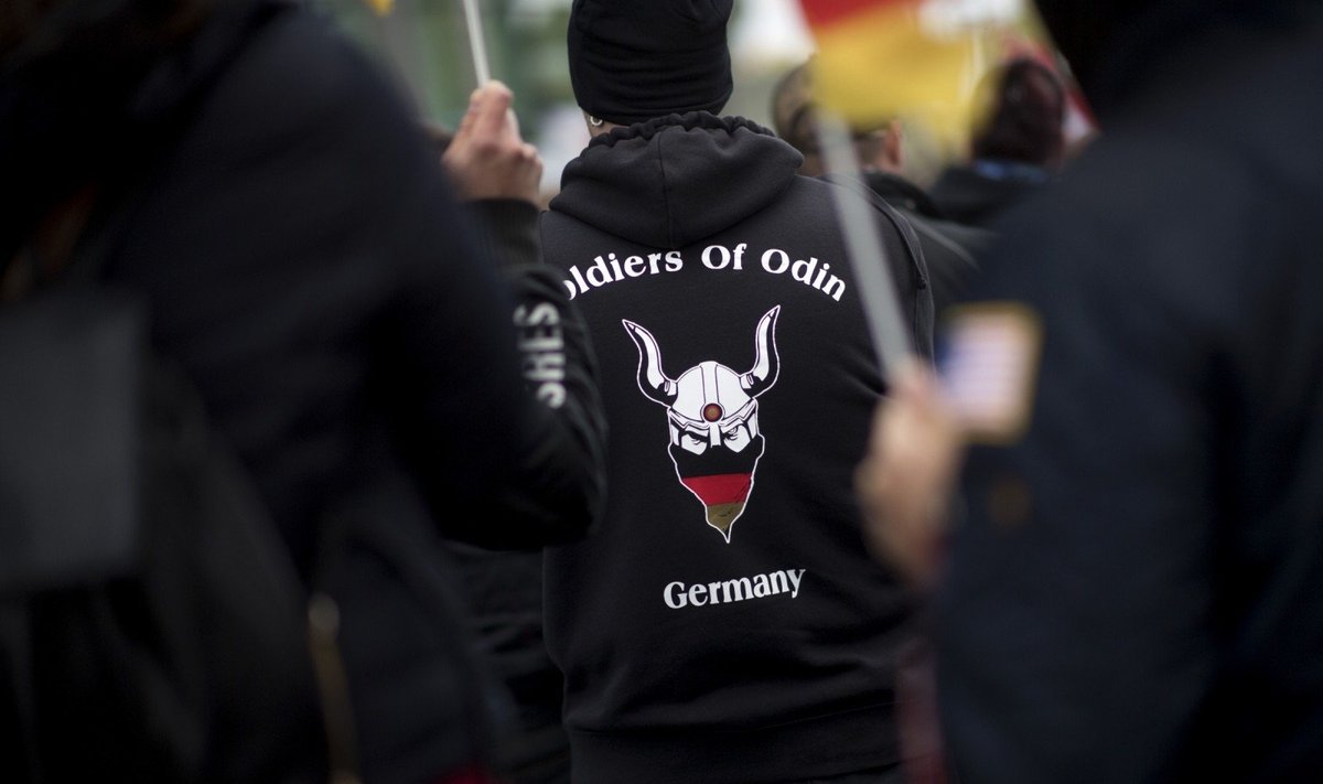 Vokietijoje 30 žmonių teisiami dėl įtariamo smurtavimo prieš migrantus