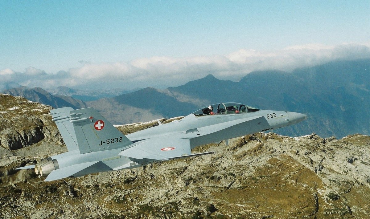 Šveicarijos naikintuvas F/A-18 Hornet