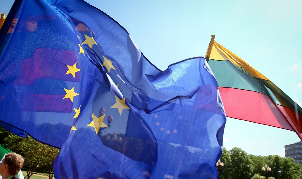 ES ir Lietuvos vėliavos
