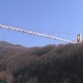 Nauja mada Kinijoje: Henane turistus viliojo stiklinis tiltas