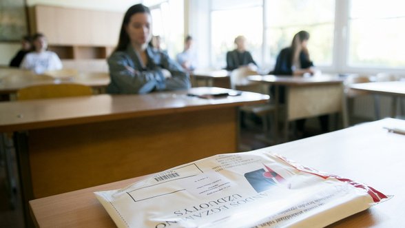 Matematikos egzaminas dvyliktoko akimis: nustebino vykdytojų elgesys