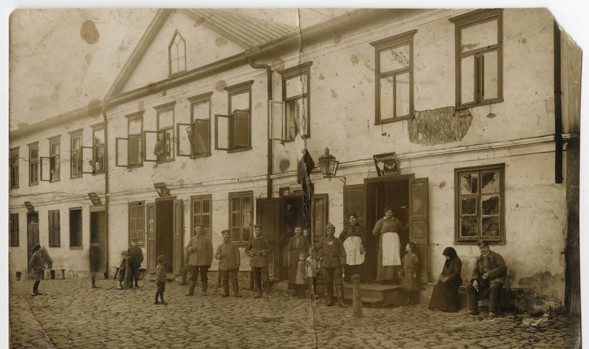 Skuodo karčema, 1916 m., tarpukariu buvo Juozo Vaikaus valgykla