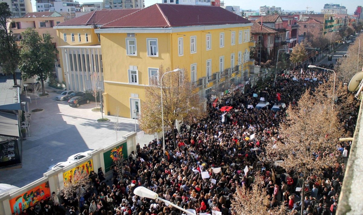 Albanijos universitetus apėmė studentų protestai