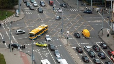 Sostinės pareigūnai įspėja vairuotojus: piko valandomis vilniečiai vis dažniau pažeidžia taisykles