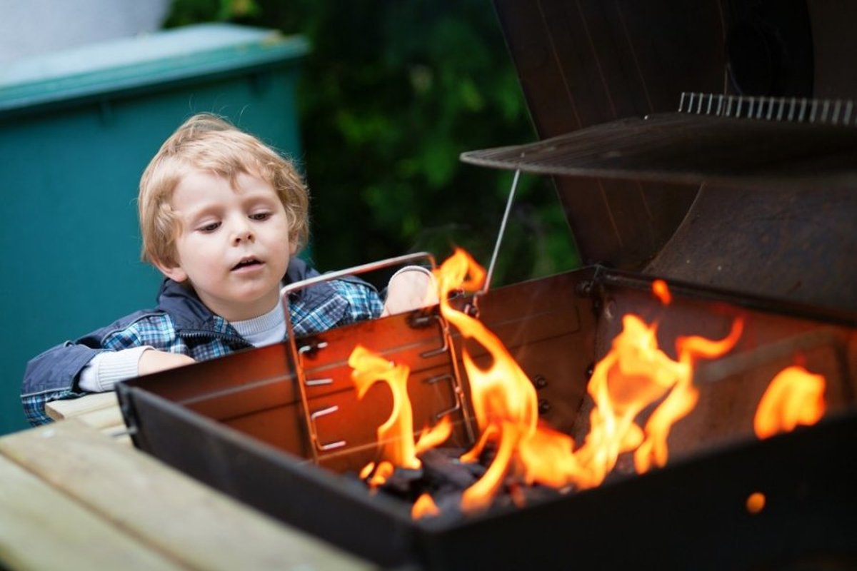 Fryktelig naturopplevelse: 5 år gammel gutt brant halve kroppen da den tok fyr