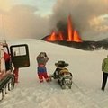 Mokslininkai tiria išsiveržusį Islandijos ugnikalnį