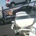 Nufilmuota: Izraelyje vairuotoją pažeidėją sustabdė tik kelią blokuojantis furgonas