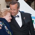 T. H. Ilvesas D. Grybauskaitę pamalonino mėlyna dovana