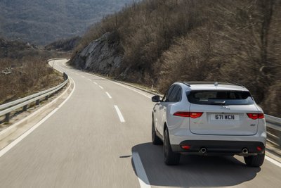 "Jaguar F-Pace" pasižymi stabilumu