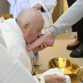 Popiežius Didįjį Ketvirtadienį mazgojo kojas 12 kalinių