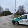 Prie akcijos „NežVairuok!“ prisijungę Pakruojo pareigūnai pastatė specialius kelio ženklus: tikisi, kad idėja išplis visoje Lietuvoje