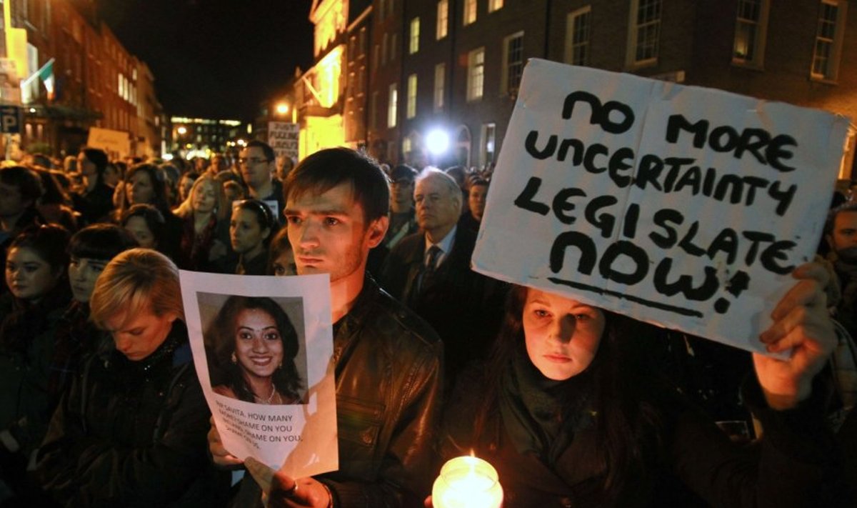 Protestai dėl moters mirties Airijoje neatlikus laiku aborto
