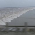 Tūkstančiai stebėjo didžiausias per 10 metų Čiantango upės potvynio bangas