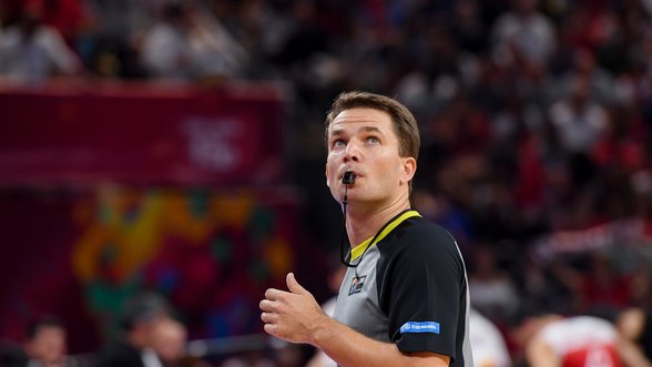 FIBA langų metu aidės ir Lietuvos teisėjų švilpukai